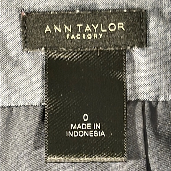 Ann Taylor womens light blue grey knee length rear zip pencil skirt - size 0 - Picture 3 of 10